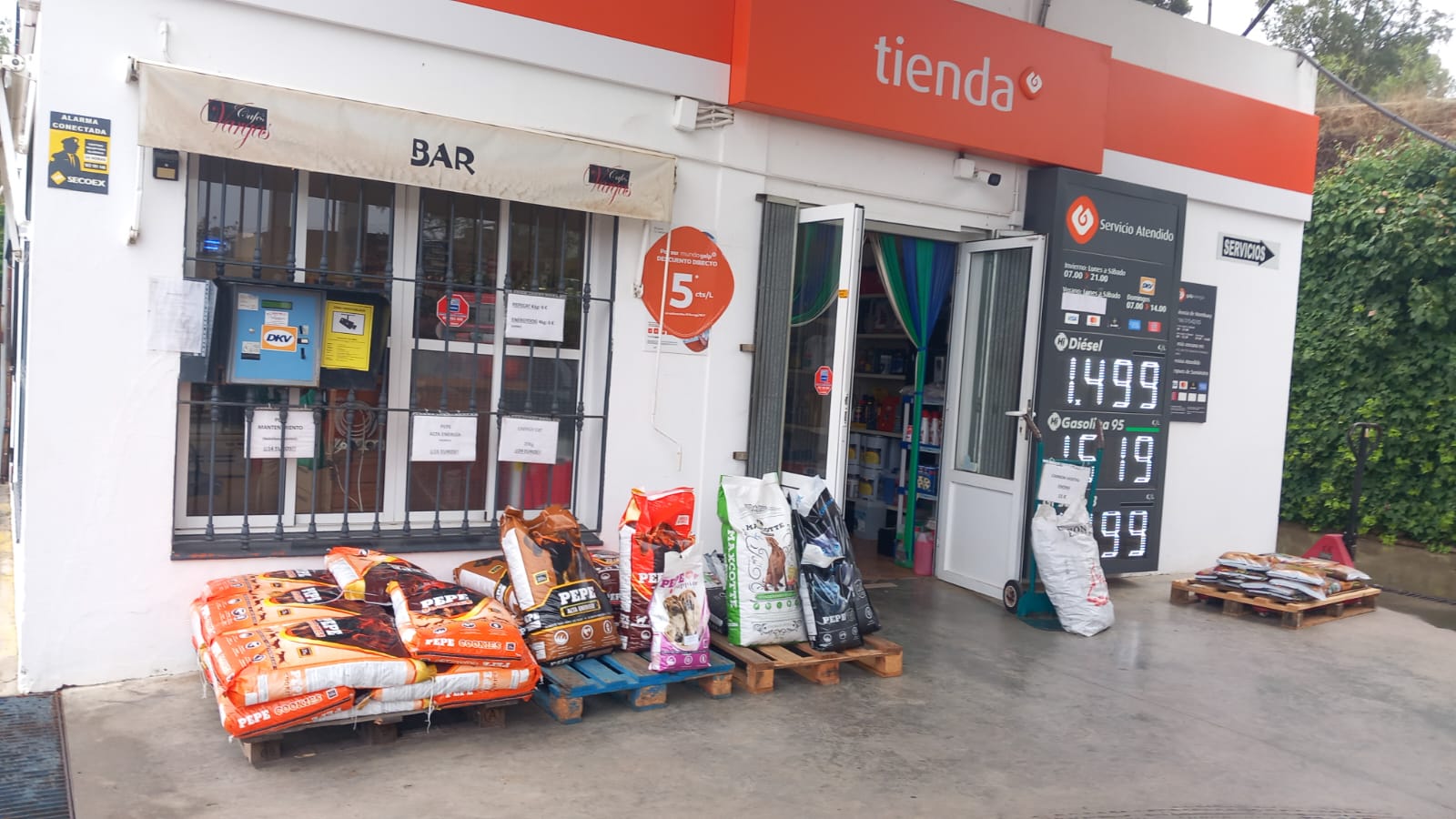 Estación de Servicio en Valencia del Mombuey